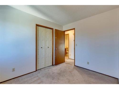 7 Woodmont Way Sw, Calgary, AB - Indoor Photo Showing Other Room