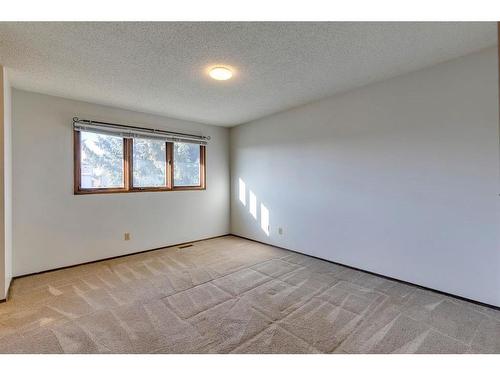 7 Woodmont Way Sw, Calgary, AB - Indoor Photo Showing Other Room