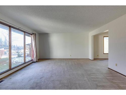 7 Woodmont Way Sw, Calgary, AB - Indoor Photo Showing Other Room