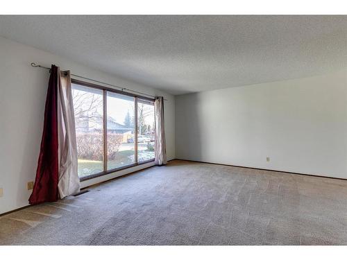 7 Woodmont Way Sw, Calgary, AB - Indoor Photo Showing Other Room