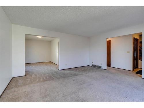 7 Woodmont Way Sw, Calgary, AB - Indoor Photo Showing Other Room