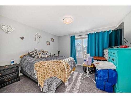 148 Howse Avenue Ne, Calgary, AB - Indoor Photo Showing Bedroom