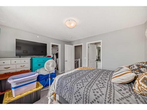 148 Howse Avenue Ne, Calgary, AB - Indoor Photo Showing Bedroom