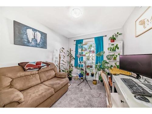 148 Howse Avenue Ne, Calgary, AB - Indoor