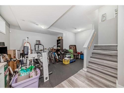 148 Howse Avenue Ne, Calgary, AB - Indoor Photo Showing Other Room