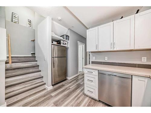 148 Howse Avenue Ne, Calgary, AB - Indoor Photo Showing Kitchen