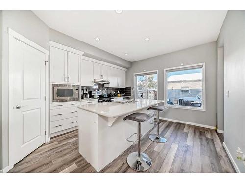 148 Howse Avenue Ne, Calgary, AB - Indoor Photo Showing Kitchen With Upgraded Kitchen