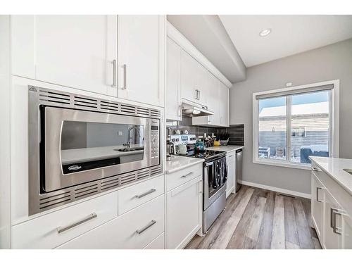 148 Howse Avenue Ne, Calgary, AB - Indoor Photo Showing Kitchen With Upgraded Kitchen