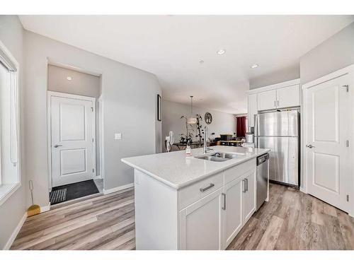 148 Howse Avenue Ne, Calgary, AB - Indoor Photo Showing Kitchen With Double Sink