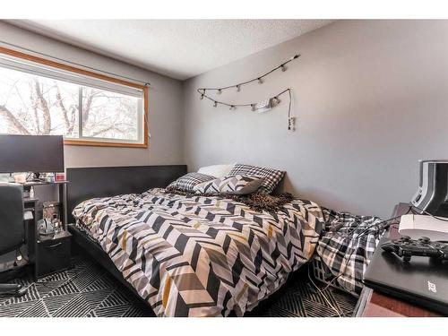 3036 33A Street Se, Calgary, AB - Indoor Photo Showing Bedroom