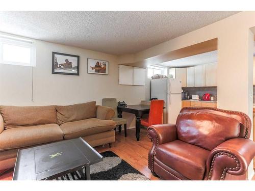 3036 33A Street Se, Calgary, AB - Indoor Photo Showing Living Room