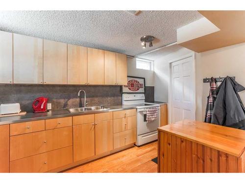 3036 33A Street Se, Calgary, AB - Indoor Photo Showing Kitchen