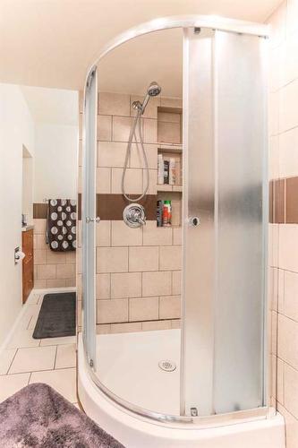 3036 33A Street Se, Calgary, AB - Indoor Photo Showing Bathroom