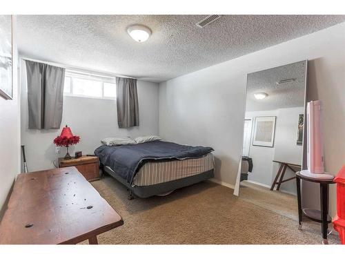 3036 33A Street Se, Calgary, AB - Indoor Photo Showing Bedroom