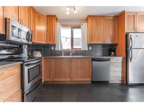 3036 33A Street Se, Calgary, AB - Indoor Photo Showing Kitchen