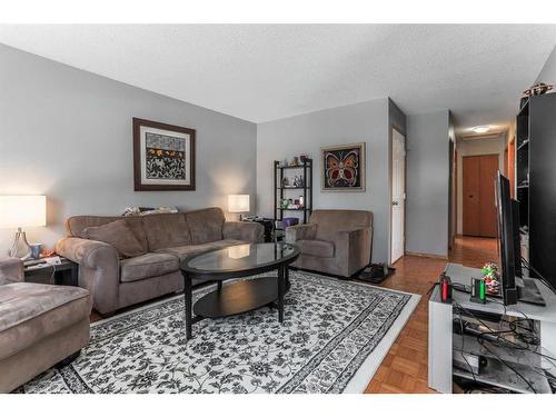 3036 33A Street Se, Calgary, AB - Indoor Photo Showing Living Room