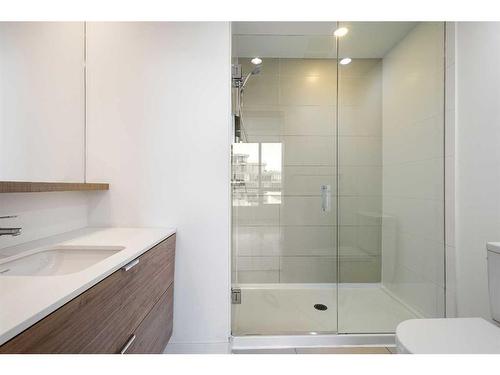 608-128 2 Street Sw, Calgary, AB - Indoor Photo Showing Bathroom