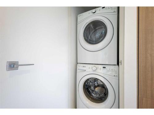 608-128 2 Street Sw, Calgary, AB - Indoor Photo Showing Laundry Room