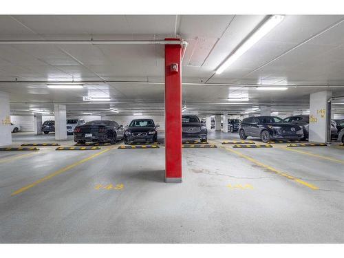 608-128 2 Street Sw, Calgary, AB - Indoor Photo Showing Garage