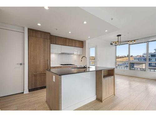 608-128 2 Street Sw, Calgary, AB - Indoor Photo Showing Kitchen With Upgraded Kitchen