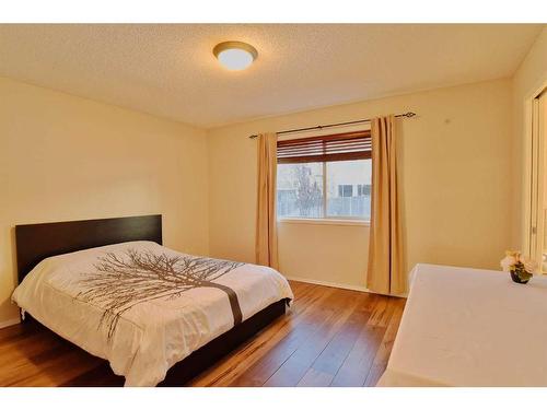 133 Panamount Court Nw, Calgary, AB - Indoor Photo Showing Bedroom