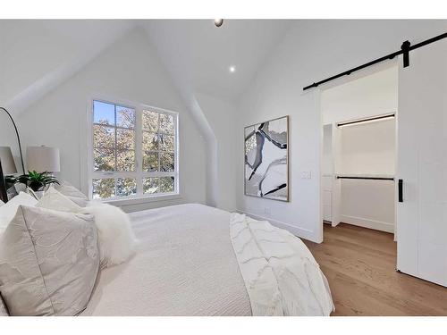 2345 53 Avenue Sw, Calgary, AB - Indoor Photo Showing Bedroom