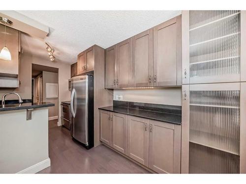 306-733 14 Avenue, Calgary, AB - Indoor Photo Showing Kitchen