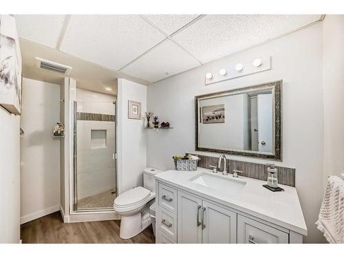 23 Sanderling Rise Nw, Calgary, AB - Indoor Photo Showing Bathroom