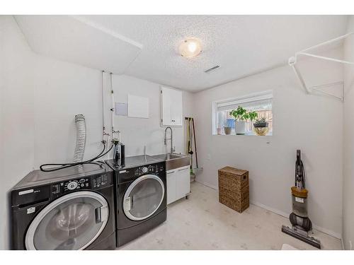 23 Sanderling Rise Nw, Calgary, AB - Indoor Photo Showing Laundry Room