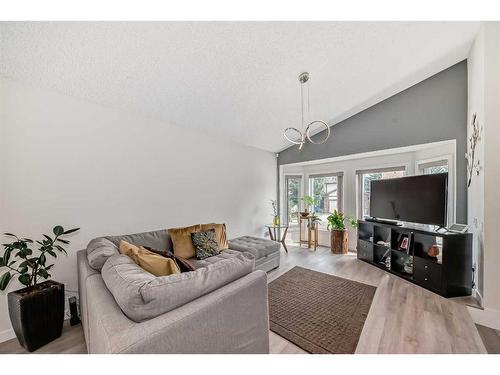 23 Sanderling Rise Nw, Calgary, AB - Indoor Photo Showing Living Room