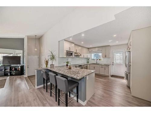 23 Sanderling Rise Nw, Calgary, AB - Indoor Photo Showing Kitchen With Upgraded Kitchen