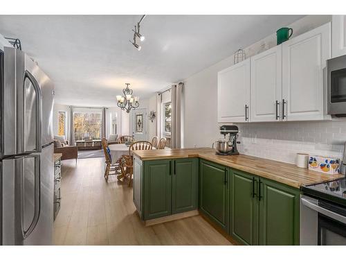 17 Aster Place Se, Airdrie, AB - Indoor Photo Showing Kitchen