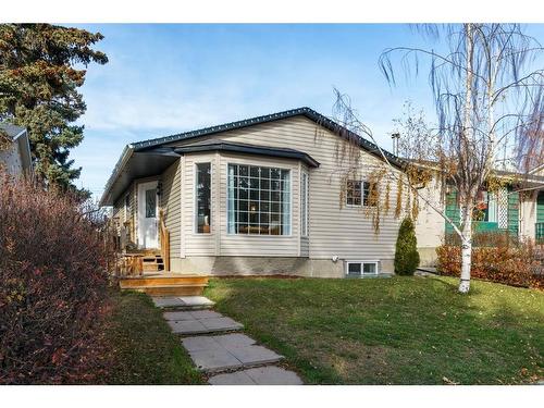 17 Aster Place Se, Airdrie, AB - Outdoor