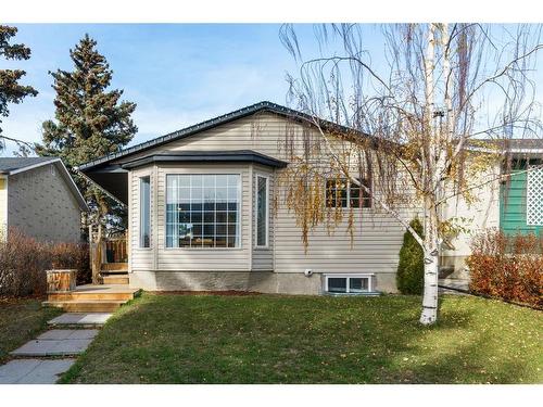 17 Aster Place Se, Airdrie, AB - Outdoor