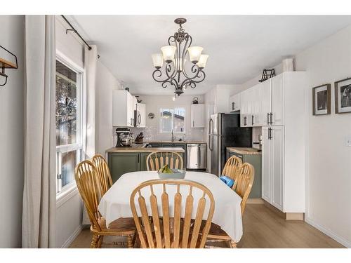 17 Aster Place Se, Airdrie, AB - Indoor Photo Showing Dining Room