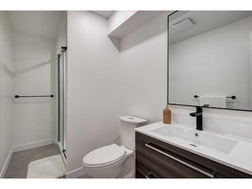 10632 Waneta Crescent Se, Calgary, AB - Indoor Photo Showing Bathroom