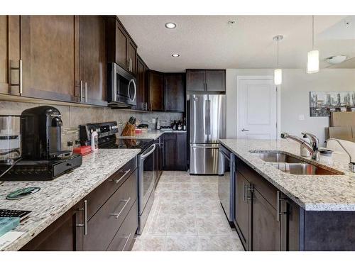 401-24 Varsity Estates Circle Nw, Calgary, AB - Indoor Photo Showing Kitchen With Double Sink With Upgraded Kitchen