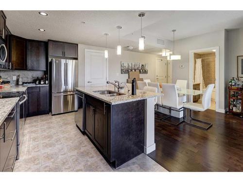 401-24 Varsity Estates Circle Nw, Calgary, AB - Indoor Photo Showing Kitchen With Double Sink With Upgraded Kitchen