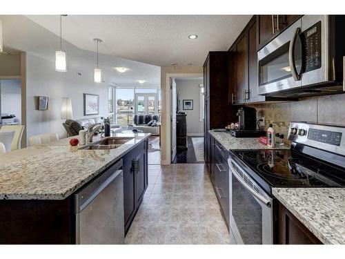 401-24 Varsity Estates Circle Nw, Calgary, AB - Indoor Photo Showing Kitchen With Double Sink With Upgraded Kitchen