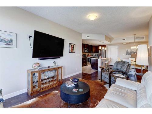 401-24 Varsity Estates Circle Nw, Calgary, AB - Indoor Photo Showing Living Room