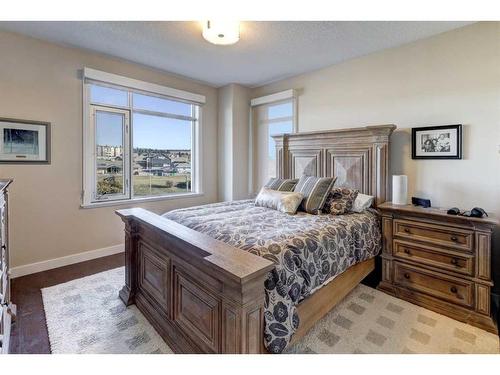 401-24 Varsity Estates Circle Nw, Calgary, AB - Indoor Photo Showing Bedroom