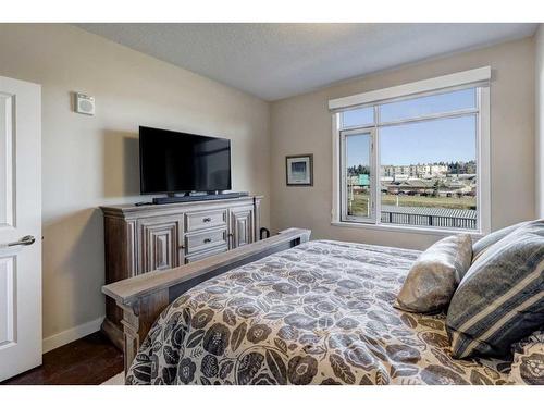 401-24 Varsity Estates Circle Nw, Calgary, AB - Indoor Photo Showing Bedroom