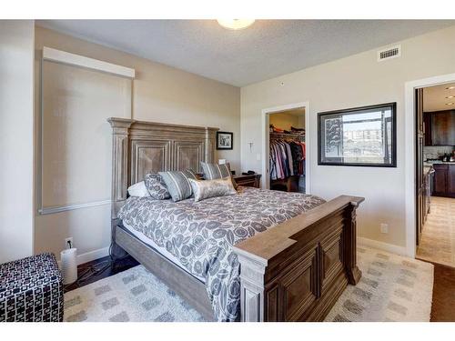 401-24 Varsity Estates Circle Nw, Calgary, AB - Indoor Photo Showing Bedroom