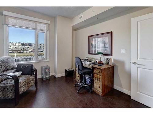 401-24 Varsity Estates Circle Nw, Calgary, AB - Indoor Photo Showing Office