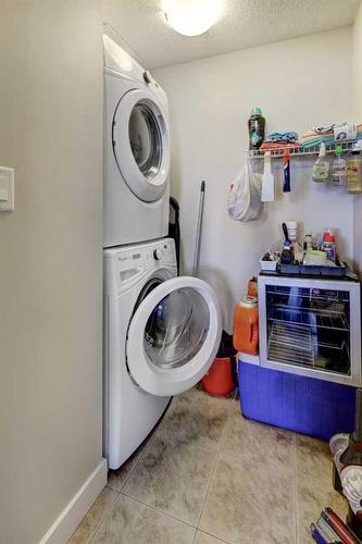 401-24 Varsity Estates Circle Nw, Calgary, AB - Indoor Photo Showing Laundry Room