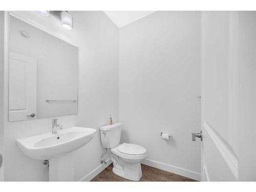 788 Creekstone Circle Sw, Calgary, AB - Indoor Photo Showing Bathroom