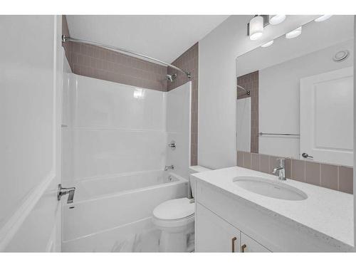 788 Creekstone Circle Sw, Calgary, AB - Indoor Photo Showing Bathroom