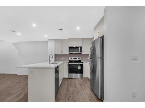 788 Creekstone Circle Sw, Calgary, AB - Indoor Photo Showing Kitchen