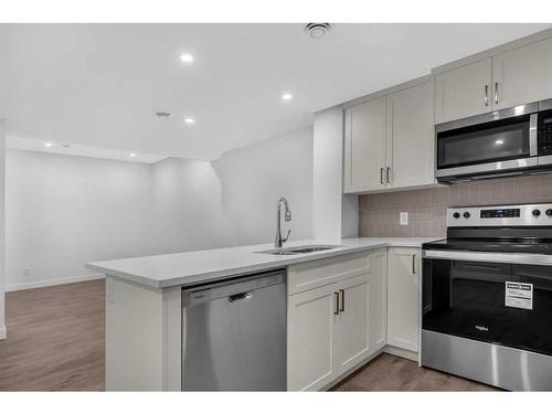 788 Creekstone Circle Sw, Calgary, AB - Indoor Photo Showing Kitchen