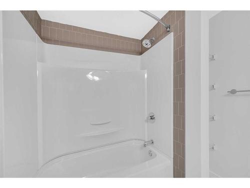 788 Creekstone Circle Sw, Calgary, AB - Indoor Photo Showing Bathroom